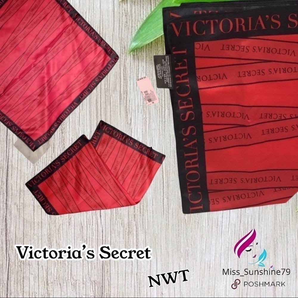 Victoria’s Secret NWT - rare light scarf 25 x 25🥰